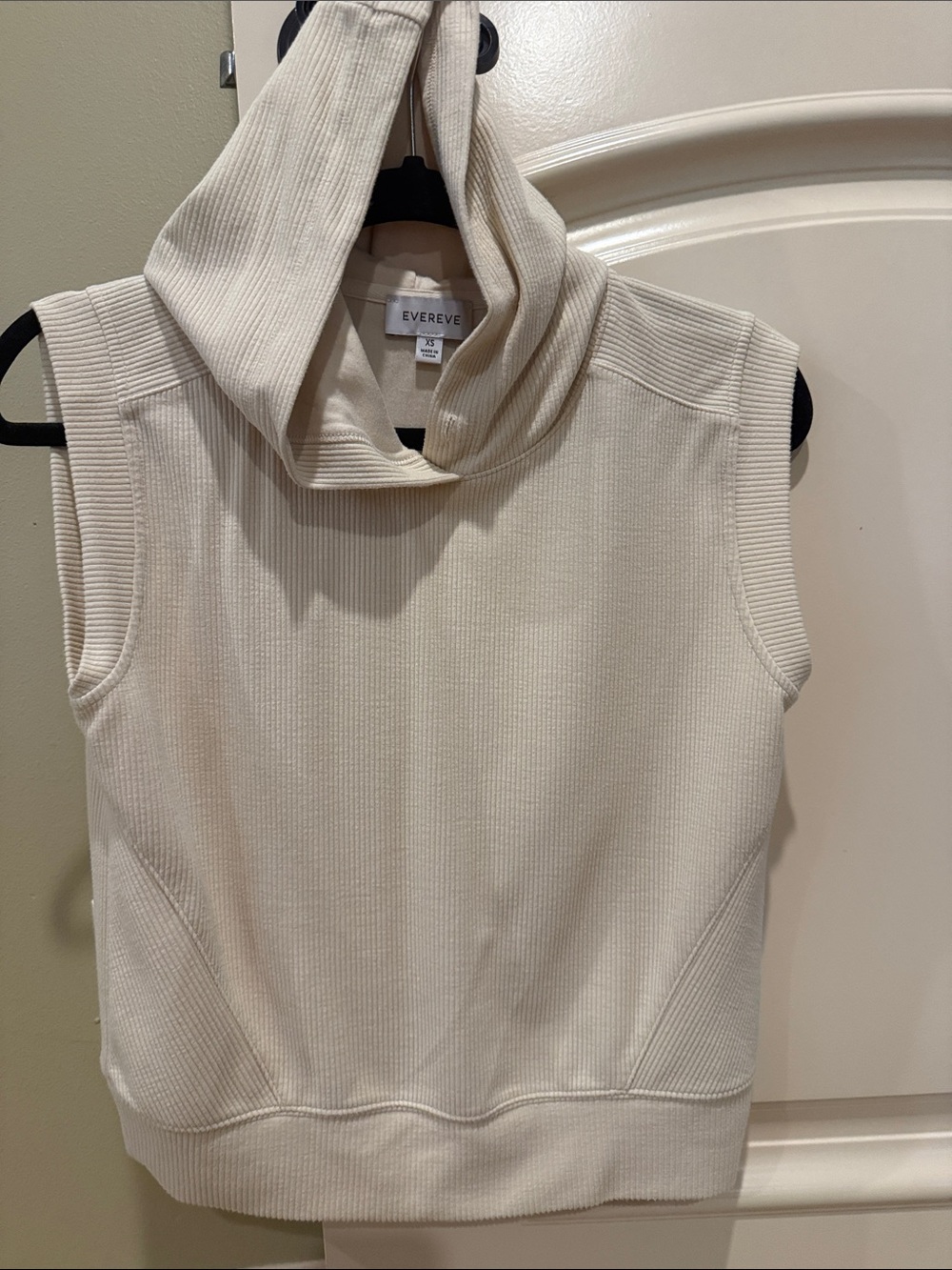 Evereve Sleeveless Hooded Knit Top in Ivory